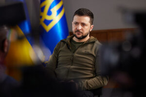 Leia mais sobre o artigo Companhias aéreas suspendem voos para Rússia após alerta de Zelensky