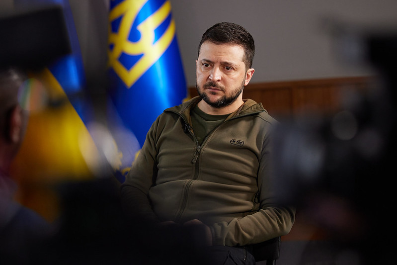 No momento, você está visualizando Companhias aéreas suspendem voos para Rússia após alerta de Zelensky