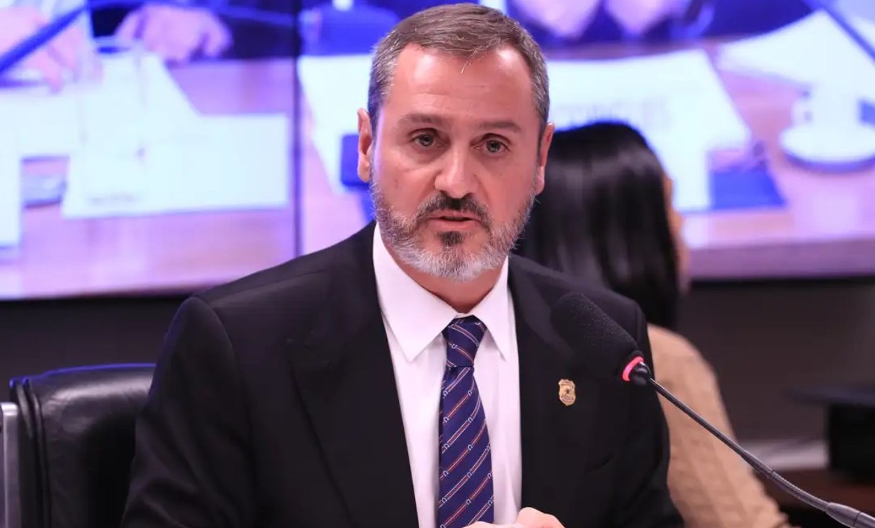 No momento, você está visualizando Dino determina reintegração de Andrei Rodrigues ao comando da PF
