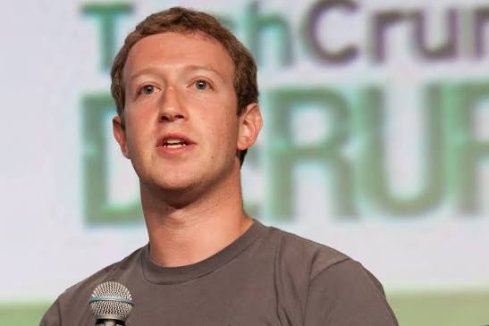 No momento, você está visualizando Mark Zuckerberg critica apelos para desacelerar desenvolvimento da IA