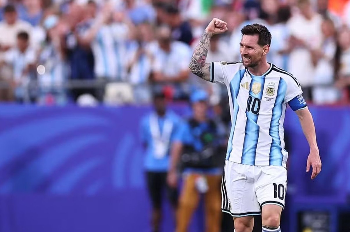 No momento, você está visualizando Messi anuncia aposentadoria da seleção argentina: “Custo a aceitar”