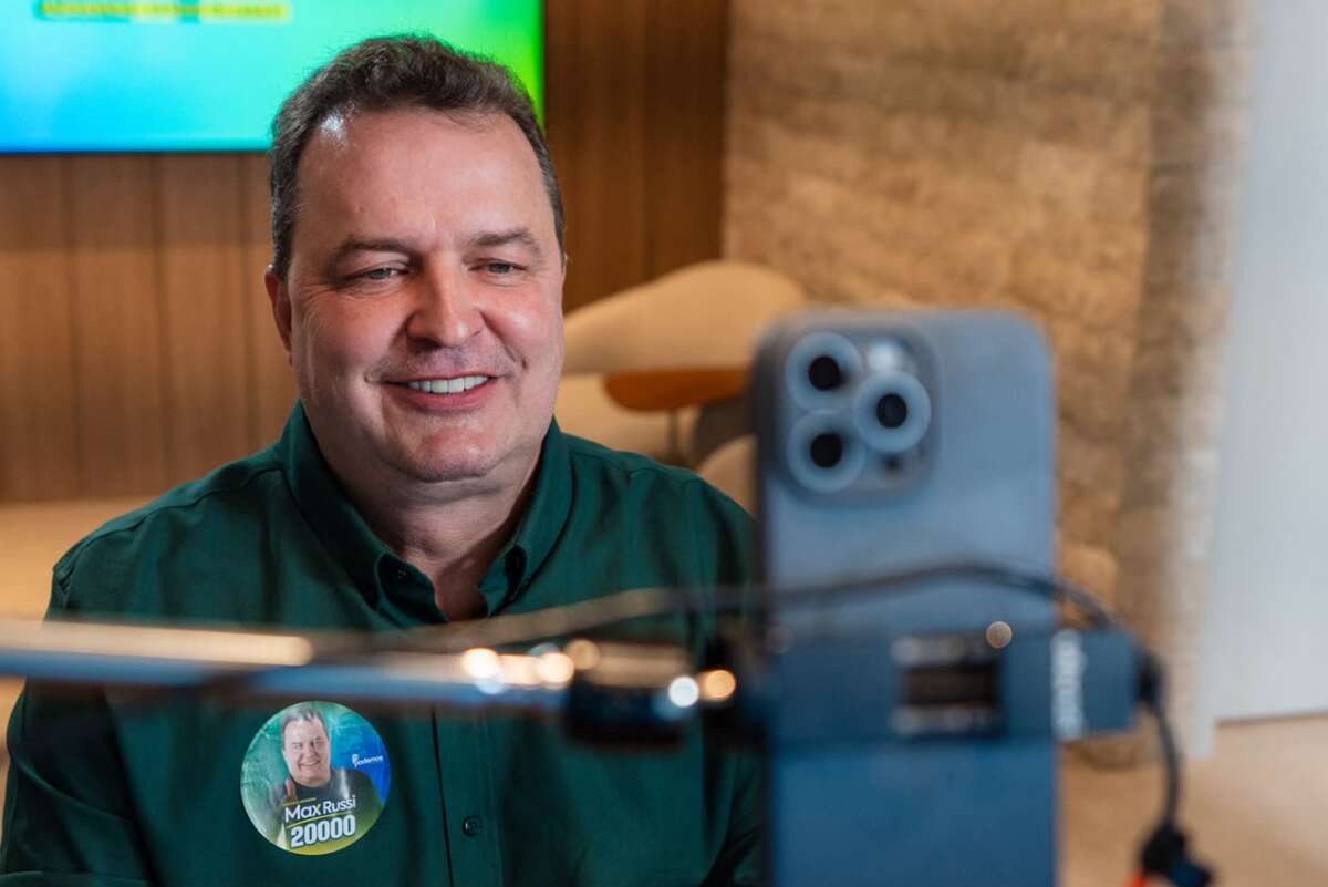 No momento, você está visualizando Na reta final, Max reúne milhares de pessoas em ‘live’