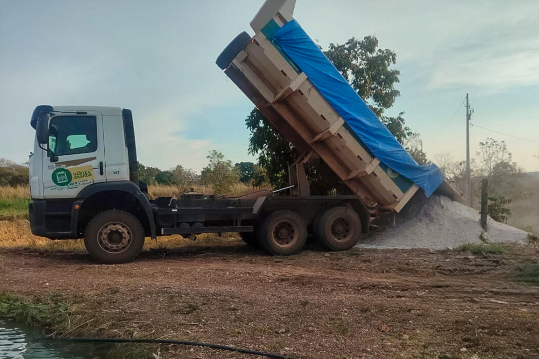 No momento, você está visualizando Várzea Grande mantém apoio à agricultura familiar com entrega de insumos e logística