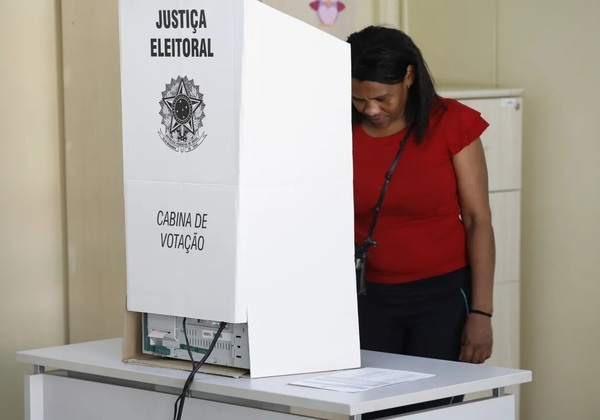 No momento, você está visualizando Observadores internacionais chegam ao Brasil para monitorar eleições