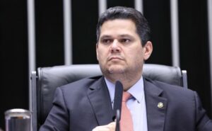 Leia mais sobre o artigo Alcolumbre articula indulto a Bolsonaro; veja os motivos