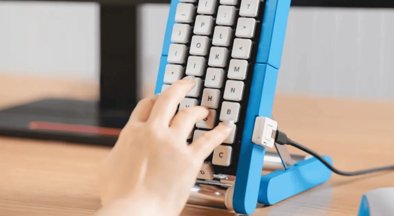 No momento, você está visualizando Teclado vertical? Google Japão desenvolve teclado automático que pode ser usado com uma mão só