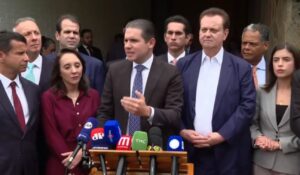 Leia mais sobre o artigo Hugo e centrão articulam proposta de transição para voto distrital misto