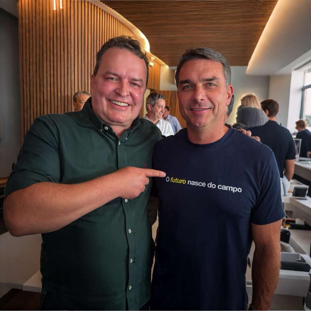 No momento, você está visualizando Max Russi lidera coletiva de imprensa em apoio a Flávio Bolsonaro