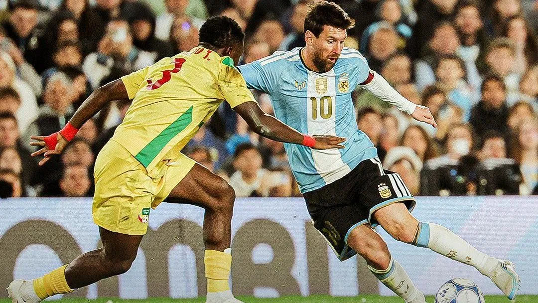 No momento, você está visualizando Messi se despede da seleção argentina com gol e muita emoção