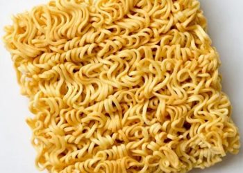 Adolescente de 13 anos morre após comer macarrão instantâneo