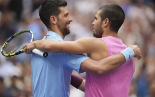 Alcaraz vence Djokovic e conquista Australian Open neste domingo