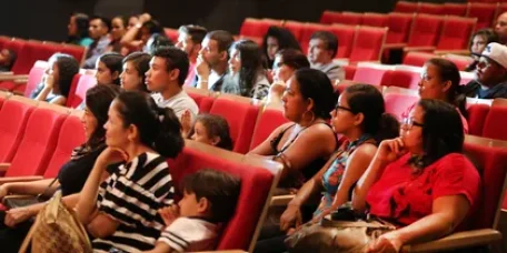 ALMT garante sessões de cinema para crianças com autismo