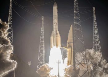 Ariane 6 decola com 32 satélites Amazon e acelera corrida Starlink