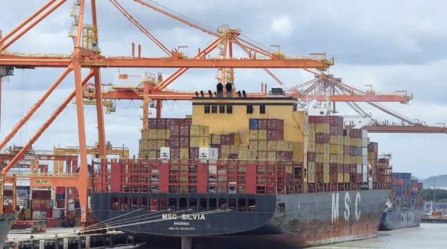 Balança comercial de julho tem superávit de US$ 7 bilhões
