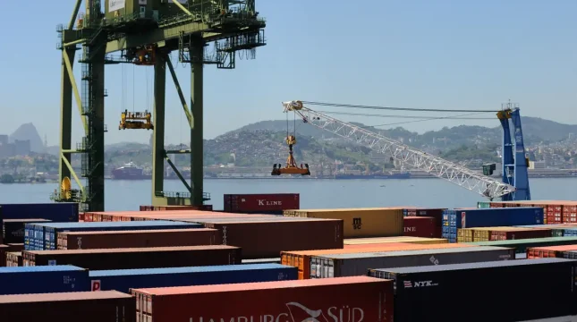 Balança comercial tem superávit de US$ 7,4 bilhões em agosto
