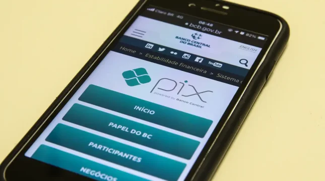 Bancos do Brasil e da Europa avaliam interligar Pix com Tips