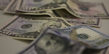 Brasil e EUA retomam negociações após tarifaços de 25% e 12,5%