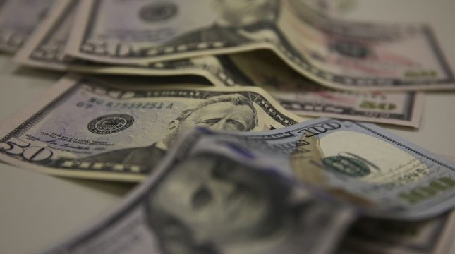 Brasil e EUA retomam negociações após tarifaços de 25% e 12,5%