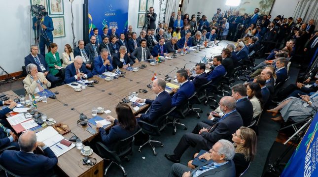 Brasil tem reuniões com presidentes do Panamá e Uruguai