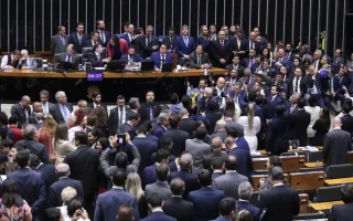 Câmara aprova urgência para projeto de anistia a golpistas