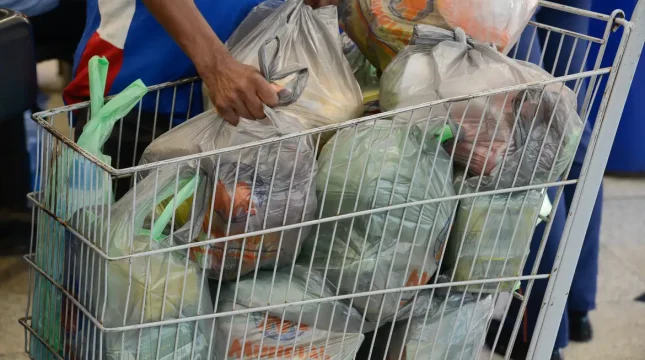 Cesta básica cai em todas as capitais no 2º semestre de 2025