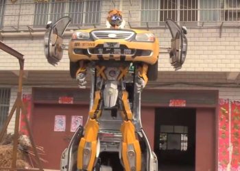 China apresenta robô gigante pilotável estilo Transformers