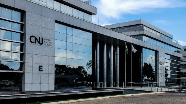 CNJ e CNMP aprovam novos penduricalhos para juízes e MP
