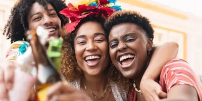 combinacao-alcool-energetico-pode-estragar-carnaval