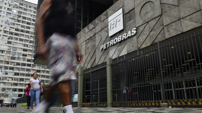 combustiveis-estao-operando-carga-maxima-diz-petrobras