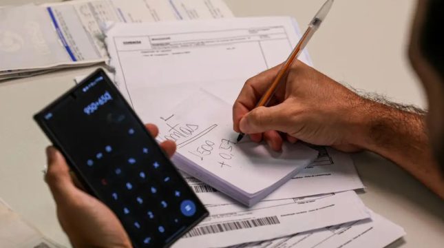 contas-publicas-fecharam-fevereiro-saldo-negativo