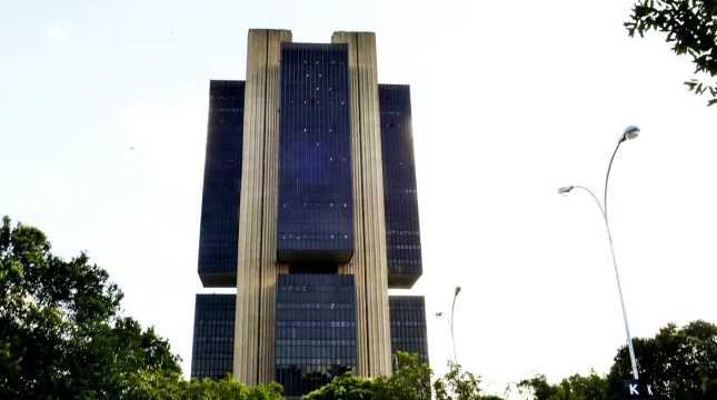Copom adota cautela por tensões globais e expectativa da inflação
