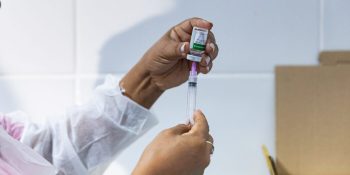 Cuiabá dobra cobertura vacinal contra a Dengue em 2025