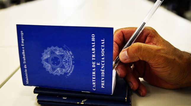 Desemprego em 5,2% é o menor para o período desde 2012