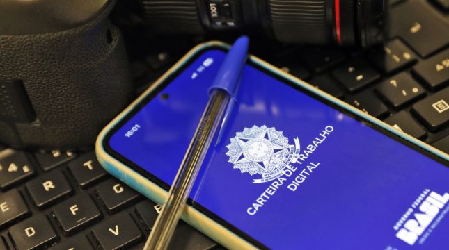 Desemprego cai pra 5,3%, menor no trimestre terminado em julho