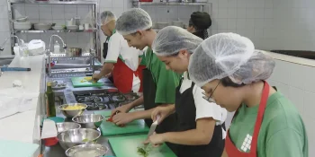 Desemprego até maio cai para 5,6%, o menor já registrado período