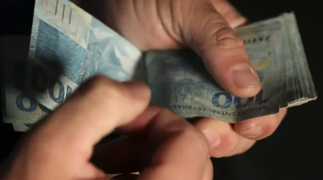 Desenrola Brasil: como usar FGTS para pagar dívidas em atraso