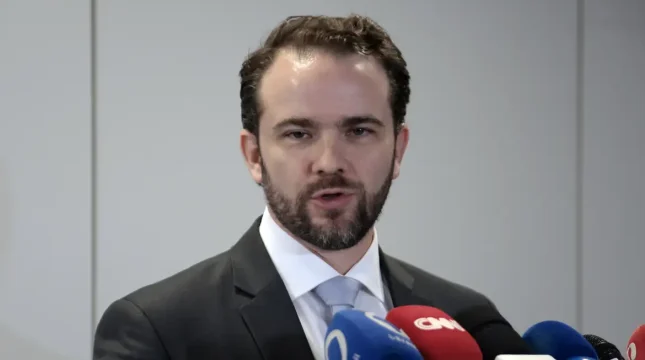 Desenrola permitirá uso do FGTS para renegociação de dívidas