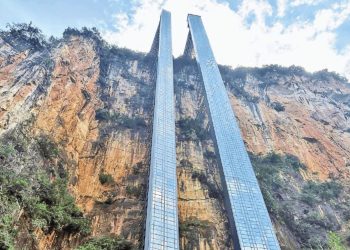 elevador-canion-leva-criancas-china-escola