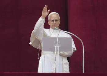 Em 1ª missa pública, Papa Leão XIV defende fim das guerras