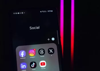 França proíbe redes sociais para menores de 15 anos