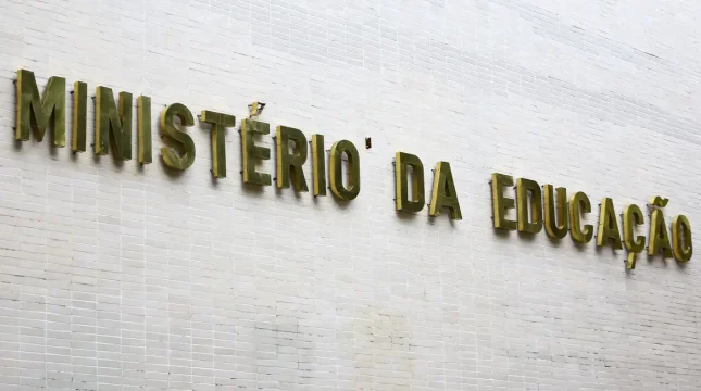 Governo recompõe orçamento para educação e ciência