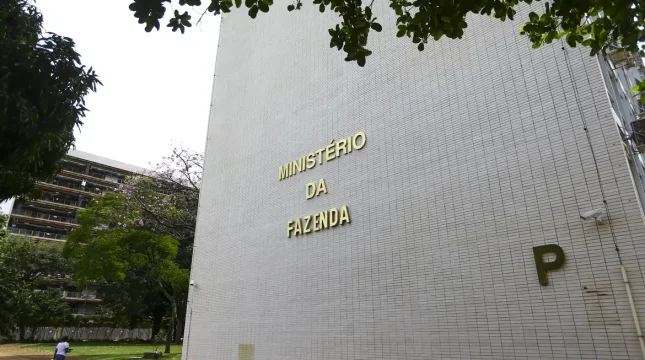 Governo reduz projeção do PIB para 2% em 2026 e 2,3% em 2027