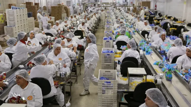 Indústria recua em nove locais pesquisados pelo IBGE