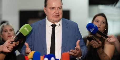 Max Russi defende piso salarial para 7 mil professores de creches