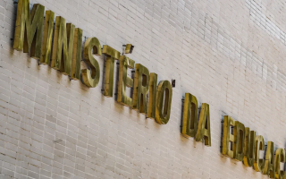 MEC amplia número de cursinhos que vão auxílio financeiro