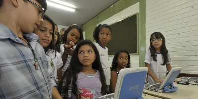 MEC lança biblioteca digital com mais de 1,7 mil livros gratuitos