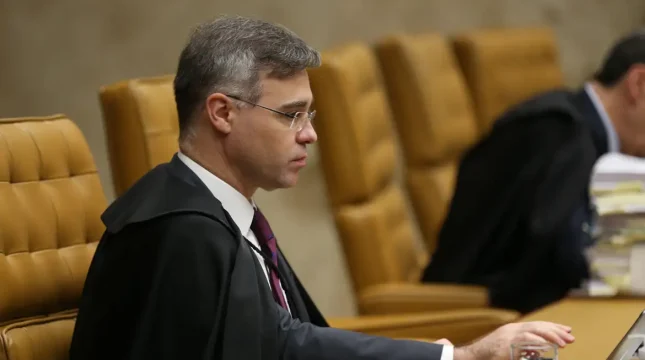 Mendonça levanta sigilo de quase 40 processos no STF