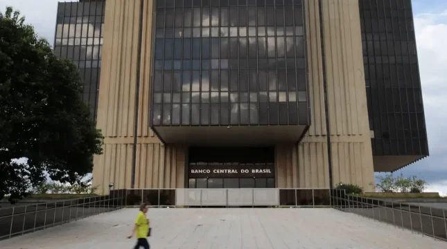 Mercado financeiro reduz previsão da inflação para 3,91% este ano