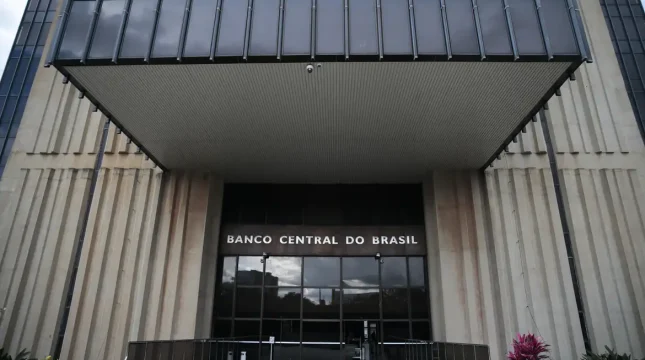 Mercado financeiro eleva projeção do PIB para 2,25% em 2025