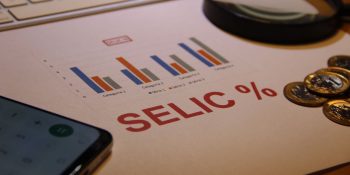 Mercado financeiro reduz projeção da Selic para 13,50%